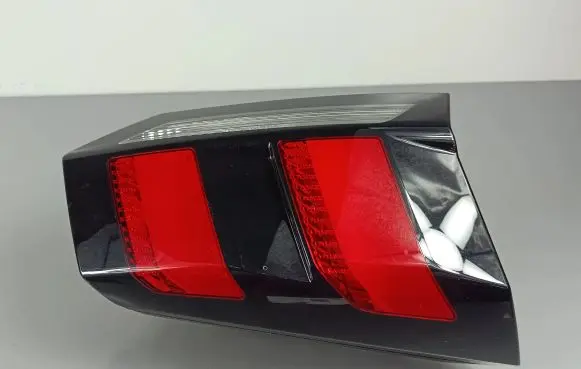 Tailgate rear/tail lights