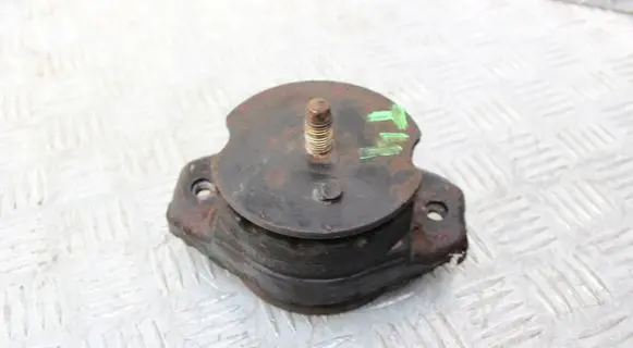 Volkswagen Transporter - Caravelle T4 Engine mount bracket 701399201