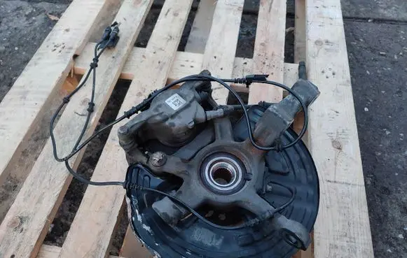 Mercedes-Benz GLA W156 Front wheel hub spindle knuckle