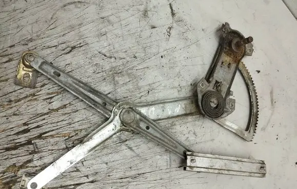 Mercedes-Benz E W124 Front door manual window regulator