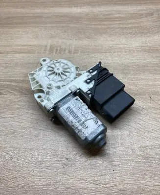 Volkswagen Touran I Rear door window regulator motor 1K0959703B 993424100 995928106