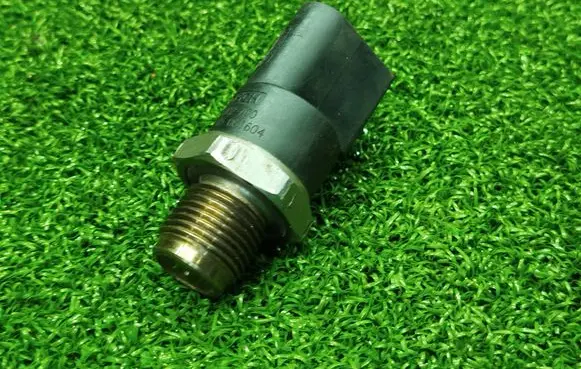 Mercedes-Benz Sprinter W901 W902 W903 W904 Fuel pressure sensor A0051535828