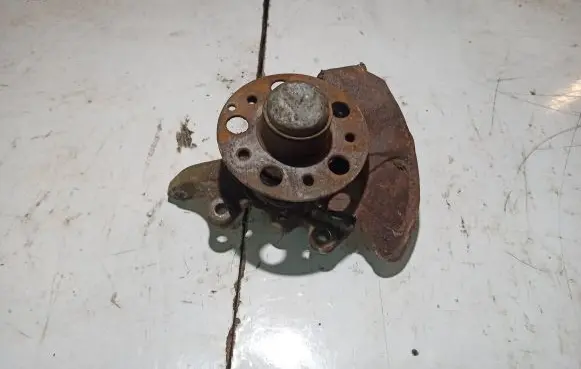 Mercedes-Benz CLK A209 C209 Front wheel hub