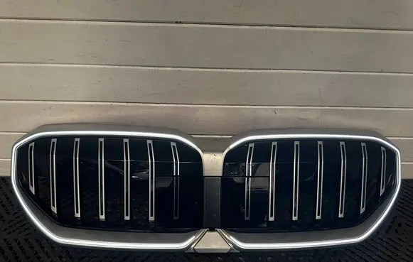 BMW 5 G60 G61 Front bumper upper radiator grill 8084683 18517811 8084674