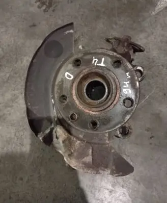 Volkswagen Transporter - Caravelle T4 Front wheel hub spindle knuckle