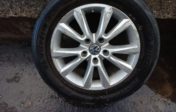 Volkswagen Touareg II R18 alloy rim 7P6601025C
