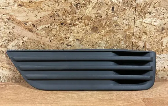 Ford Focus Front fog light trim/grill 4M5119953BE DN13698