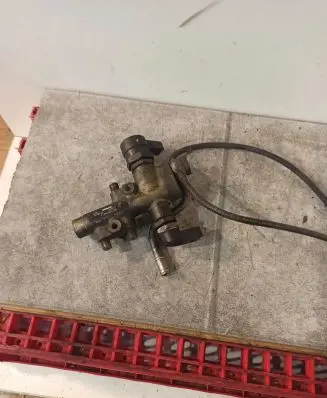 BMW 7 E65 E66 Fuel distributor F00R001039 0281002481 000057L2