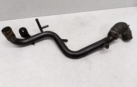Volkswagen PASSAT B5.5 Engine coolant pipe/hose