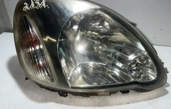 Toyota Yaris Headlight/headlamp 89008657
