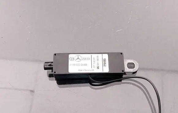 Mercedes-Benz B W245 Aerial antenna amplifier A1698200489
