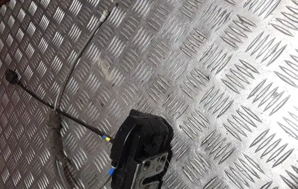 Nissan Note (E11) Rear door lock