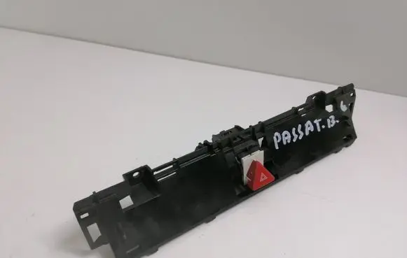 Volkswagen PASSAT B6 Hazard light switch 3C0857318C