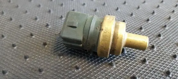 Audi A4 S4 B5 8D Coolant temperature sensor 059919501
