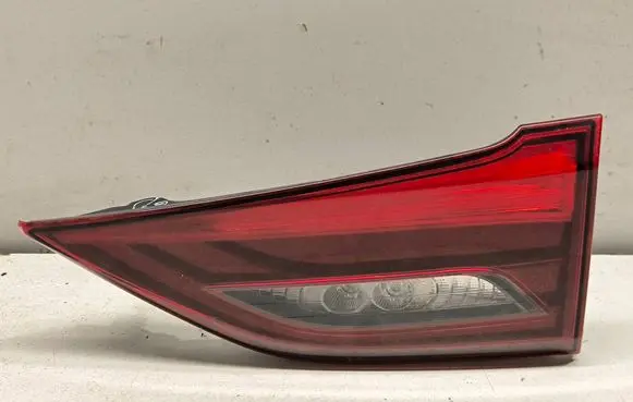 Toyota Avensis T270 Tailgate rear/tail lights 