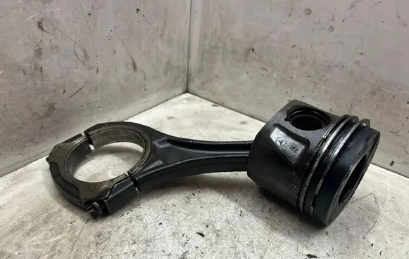 Mercedes-Benz CLS C219 Piston with connecting rod 642030