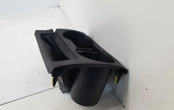 Cup holder front