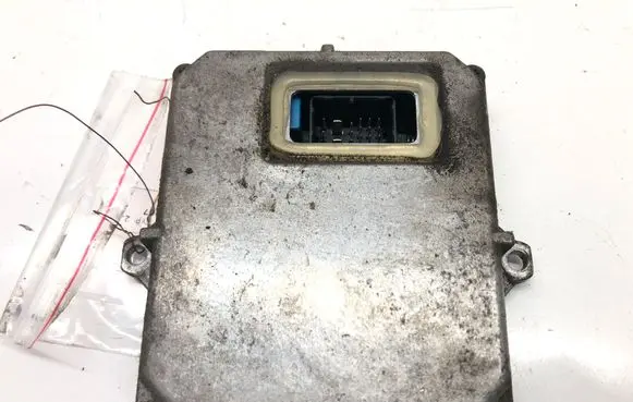 Ford Mondeo Mk III Voltage converter/converter module 1S7112B655AA
