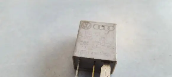 Volkswagen PASSAT B6 Other relay 1K0951253