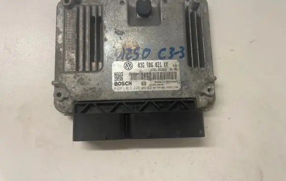 Volkswagen Golf V Engine control unit/module 03G906021KK 1039S15970 0281013228