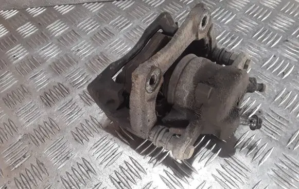 Nissan Note (E11) Front brake caliper
