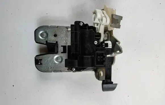 Volkswagen PASSAT B8 USA Loading door lock 3G0827503 235749207