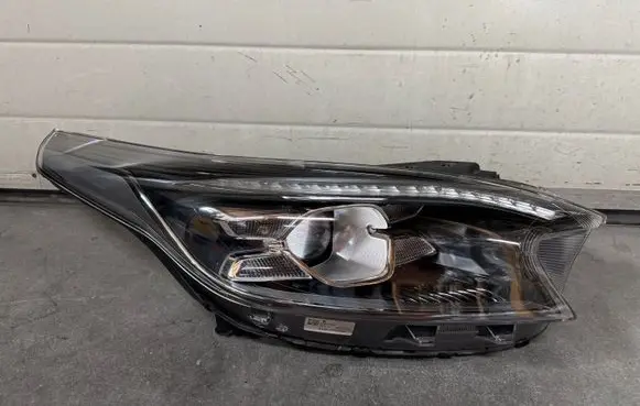 KIA Xceed Headlight/headlamp 92102J7300