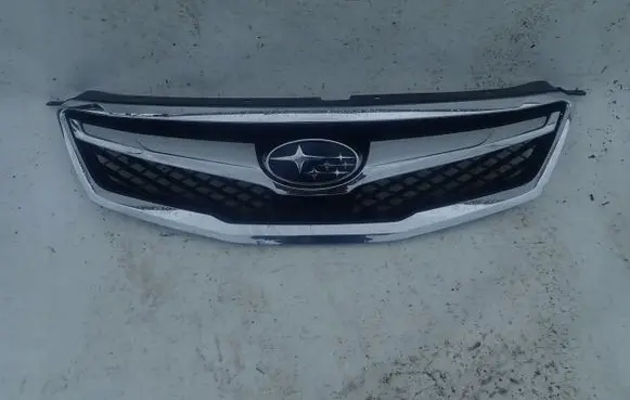 Subaru Legacy Front bumper upper radiator grill