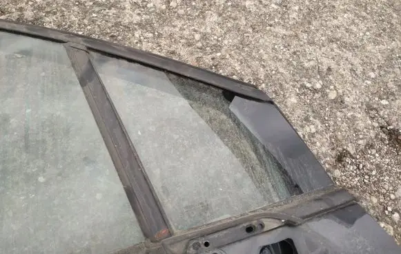 Citroen C8 Front door vent window glass four-door 