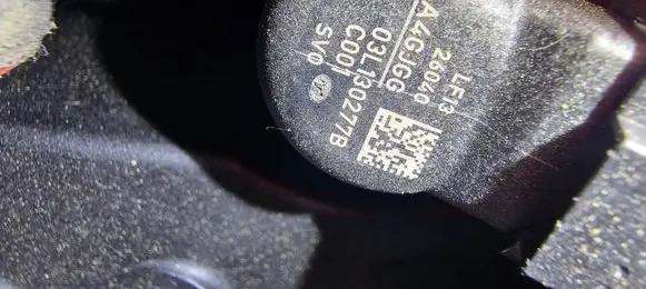 Volkswagen Caddy Fuel injector 03L130277B