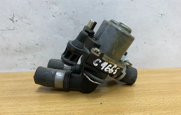 Mercedes-Benz E W210 Coolant heater control valve 0018307784 C4665