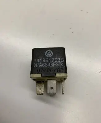 Volkswagen Transporter - Caravelle T5 Other relay 141951253B