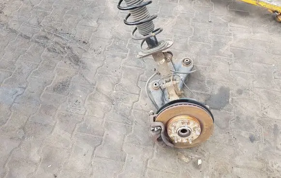 Nissan Juke I F15 Front wheel hub spindle knuckle 