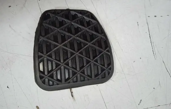 Mercedes-Benz Sprinter W901 W902 W903 W904 Brake pedal A2012920082