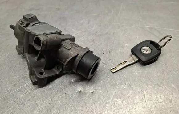Volkswagen PASSAT B5 Ignition key/card 4B0905851