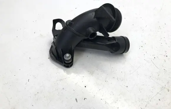 Mercedes-Benz GLA H247 Coolant pipe/hose A2820905500