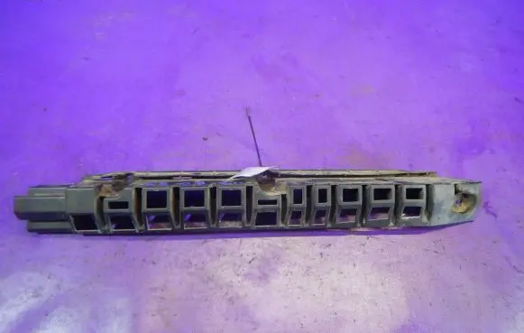 Skoda Praktik (5J8) Front bumper mounting bracket 5J7807864