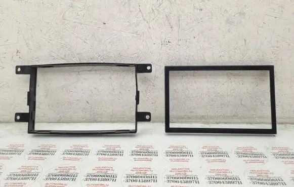 Skoda Octavia Mk2 (1Z) Radio/GPS head unit trim 