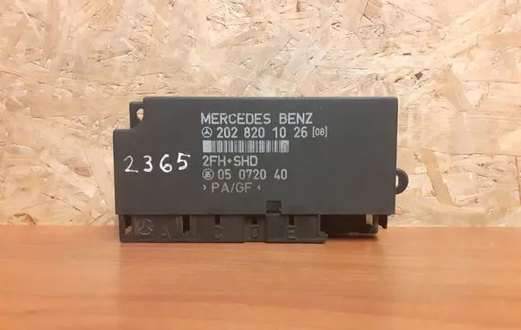 Mercedes-Benz E W124 Central body control module 2028201026 2365