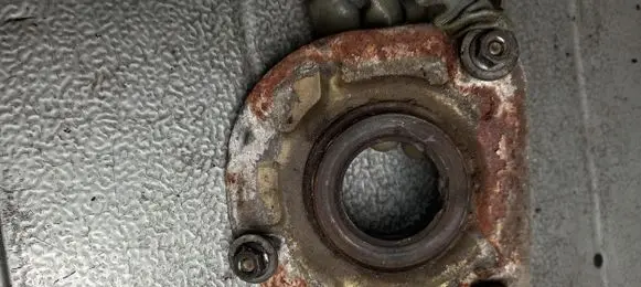 Volvo S40, V40 Shock absorber/damper mounting bracket 
