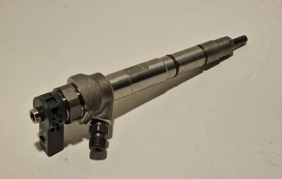 Audi A4 S4 B8 8K Fuel injector 0986435257