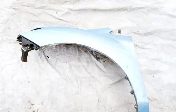Mazda CX-7 Fender Zydra