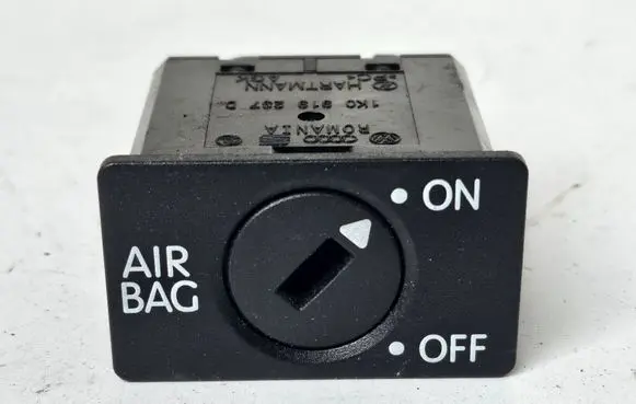 Passenger airbag on/off switch