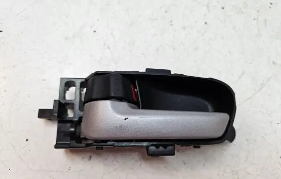 Suzuki Grand Vitara II Rear door interior handle