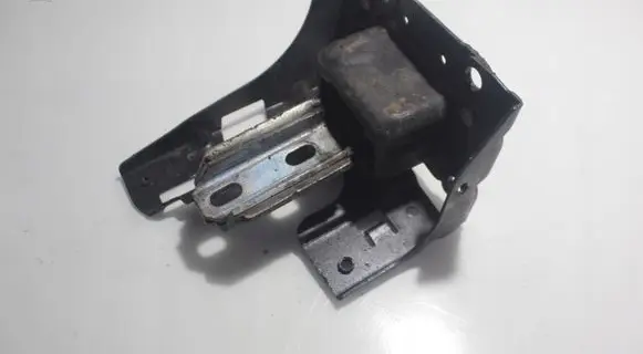 Gearbox mounting bracket