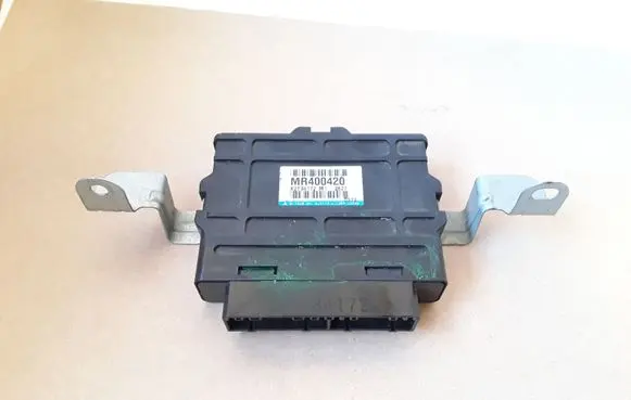 Mitsubishi Pajero ABS control unit/module MR400420 X2T34172