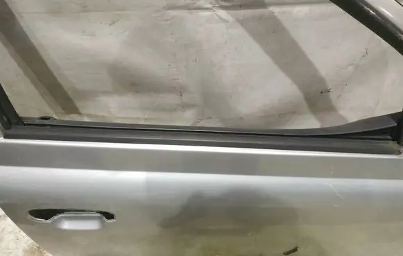 Toyota Yaris Front door glass trim molding 