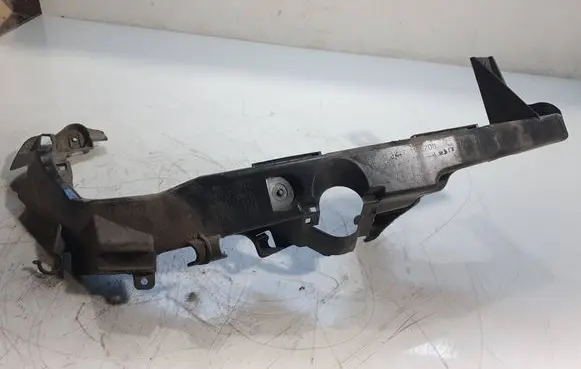 BMW 3 E90 E91 Headlight/headlamp mounting bracket 7116708