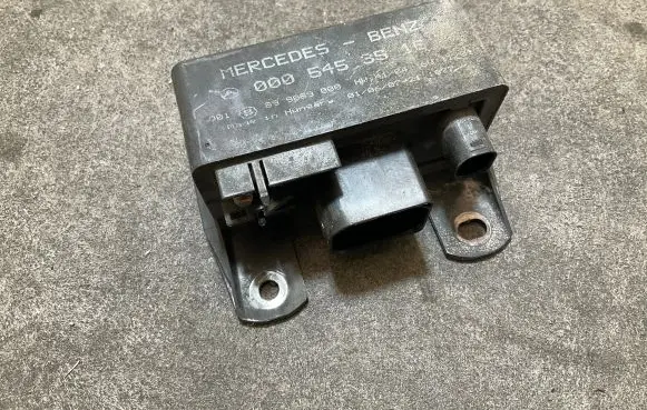Mercedes-Benz Sprinter W906 Glow plug pre-heat relay 0005453516 899089000