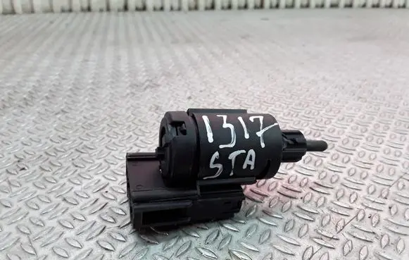 Volkswagen Golf IV Brake pedal sensor switch